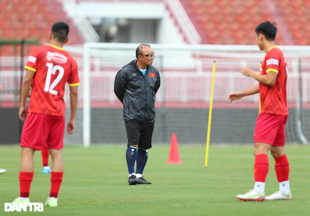HLV Park Hang Seo: Tôi kỳ vọng vào Quang Hải, theo dõi kỹ Văn Quyết - 4 HLV Park Hang Seo: Tôi kỳ vọng vào Quang Hải, theo dõi kỹ Văn Quyết - 4