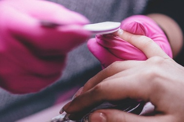 Nỗi lòng của người con gái gốc Việt có mẹ "làm nail" nơi xứ người...