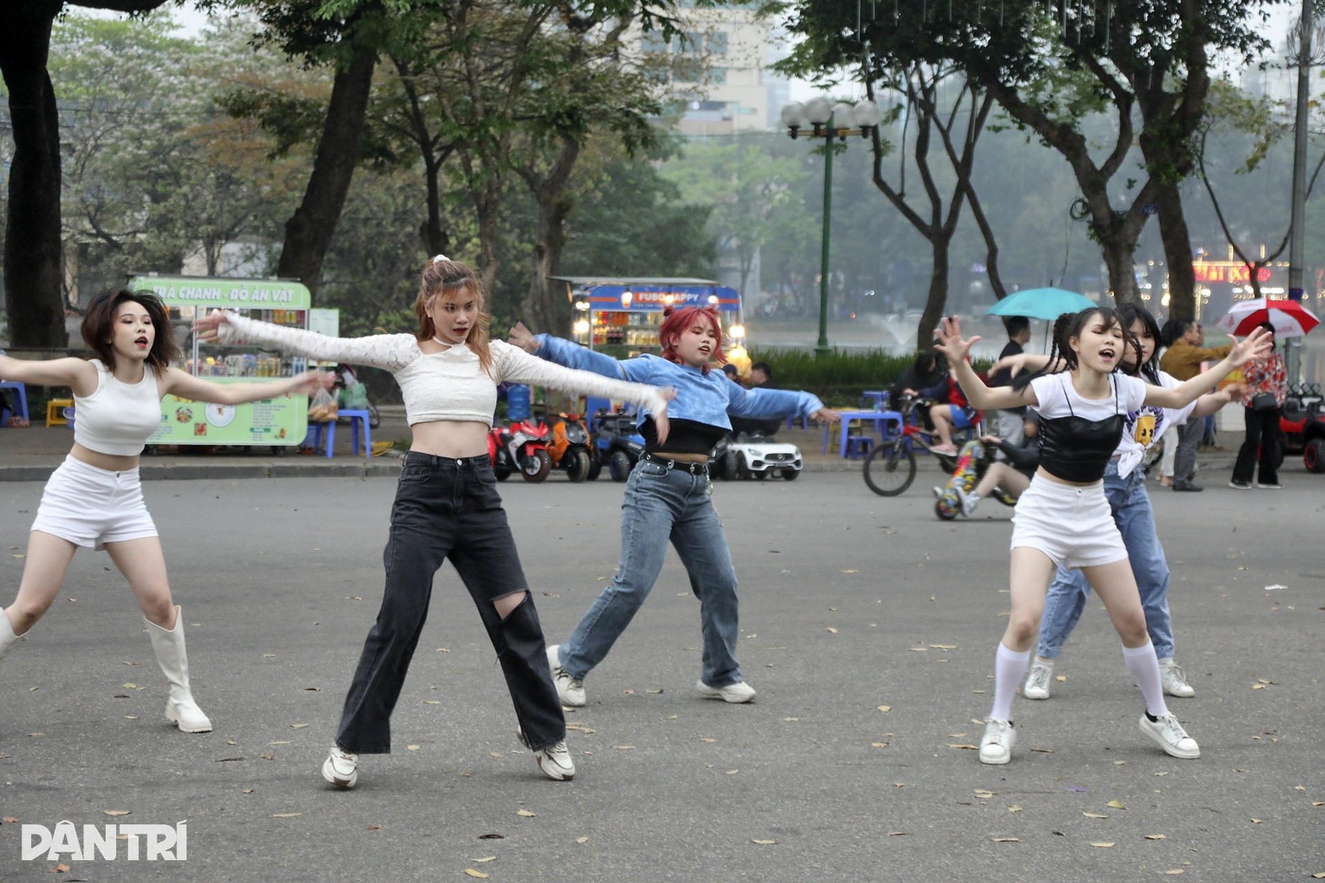 Hà Nội: Phố đi bộ xa trung tâm ế ẩm, vắng khách - 8 Hà Nội: Phố đi bộ xa trung tâm ế ẩm, vắng khách - 8