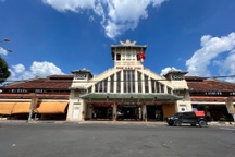 Cần Thơ: Điểm du lịch vắng vẻ, siêu thị lại đông nghẹt khách do nắng nóng