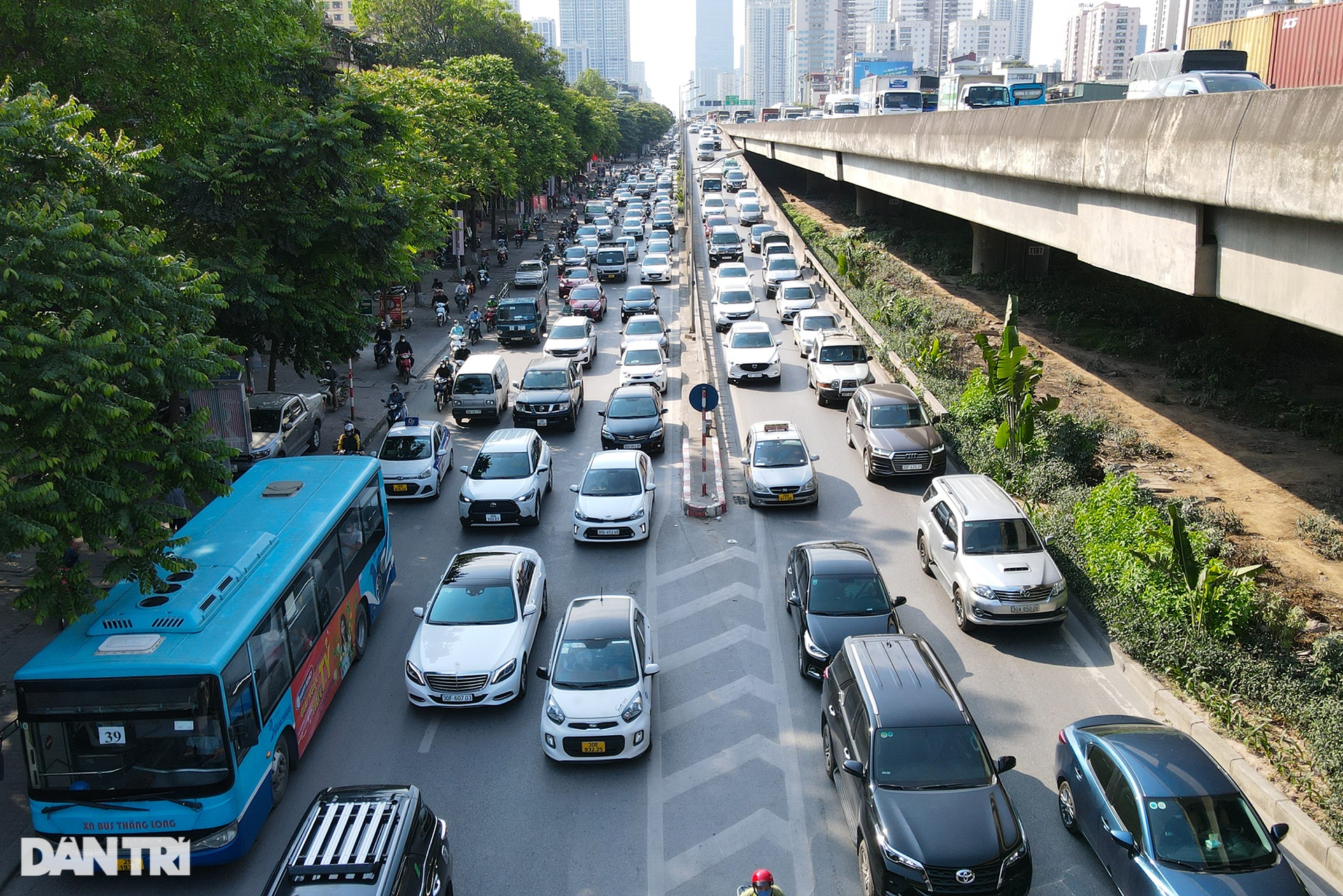 Người dân trở lại Hà Nội sau nghỉ lễ, các tuyến đường cửa ngõ ùn tắc cục bộ - 3 Người dân trở lại Hà Nội sau nghỉ lễ, các tuyến đường cửa ngõ ùn tắc cục bộ - 3