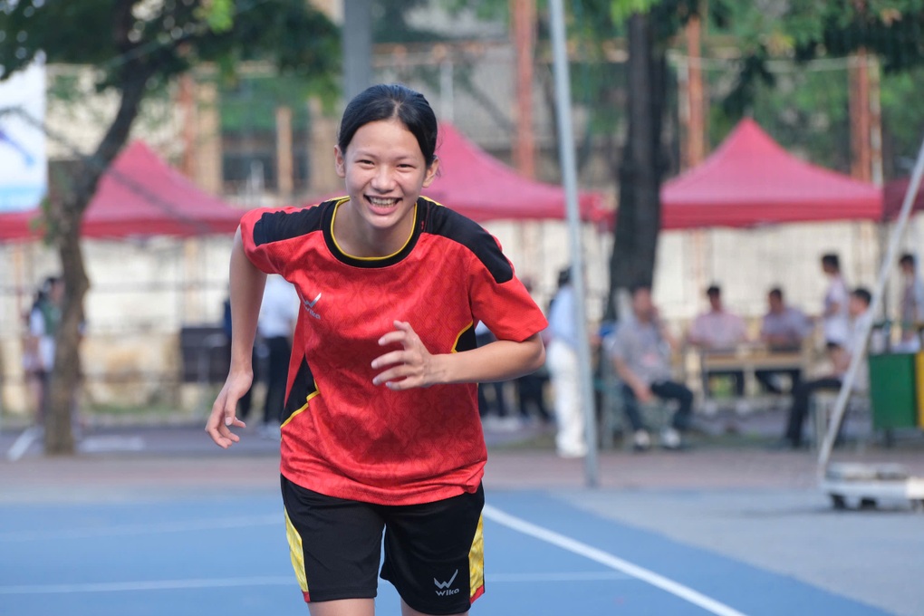 Thí sinh ca hát, mặc quần đùi áo số thi năng khiếu vào ĐH Sư phạm Hà Nội - 3 Thí sinh ca hát, mặc quần đùi áo số thi năng khiếu vào ĐH Sư phạm Hà Nội - 3