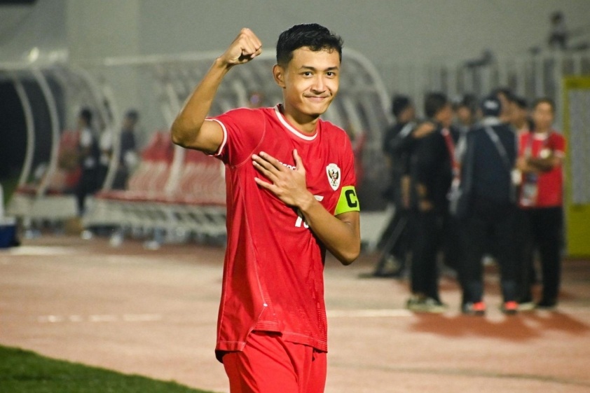 FIFA ជាពិសេសសរសើរកីឡាករឥណ្ឌូណេស៊ី - ១ FIFA đặc biệt khen ngợi một cầu thủ Indonesia - 1