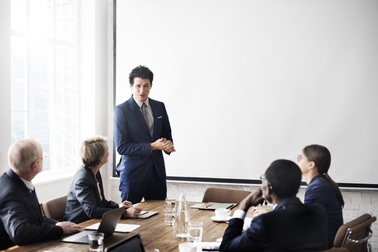 Làm sao để tự tin thuyết trình, họp hành bằng tiếng Anh?