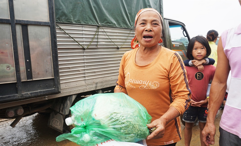Ký ức kinh hoàng của người đàn ông “đẩy vợ con qua tường rào chạy lũ - 10 Ký ức kinh hoàng của người đàn ông “đẩy vợ con qua tường rào chạy lũ - 10