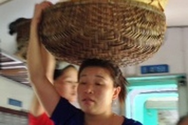 Long đong đời bán cơm tàu