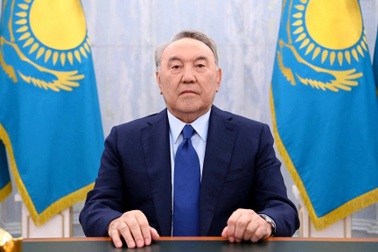 Cựu Tổng thống Kazakhstan tái xuất, bác bỏ tin đồn