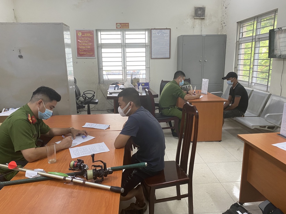 Hà Nội: Phạt 58 người ra đường không có lý do cần thiết - 1 Hà Nội: Phạt 58 người ra đường không có lý do cần thiết - 1