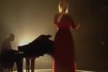 Phần biểu diễn không như ý của Adele tại Grammy 2016