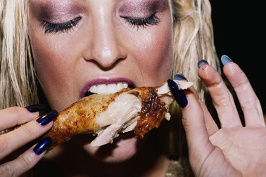 Thay thế ăn thịt đỏ bằng thịt gà có thể giảm nguy cơ ung thư vú