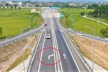 Vạch kẻ đường khó hiểu trên nút giao cao tốc qua Hà Tĩnh