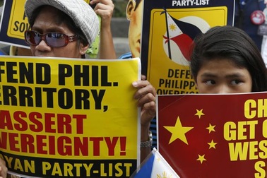 Philippines biểu tình phản đối Trung Quốc cải tạo đất phi pháp ở Biển Đông