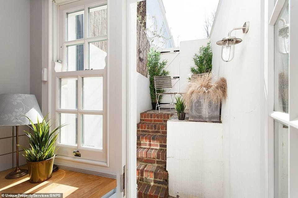 Nhà mỏng nhất London gây sốc khi được rao bán với giá hơn 55 tỷ đồng - 12 Nhà mỏng nhất London gây sốc khi được rao bán với giá hơn 55 tỷ đồng - 12