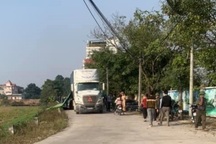 Hai chị em bị xe container lùi trúng tử vong trên đường đi học