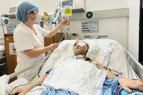 Bác sĩ kêu gọi giúp đỡ chàng trai 22 tuổi sau 4 lần phẫu thuật sọ não