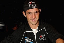 Chàng trai 21 tuổi “rinh” 153 tỷ từ cuộc thi chơi poker