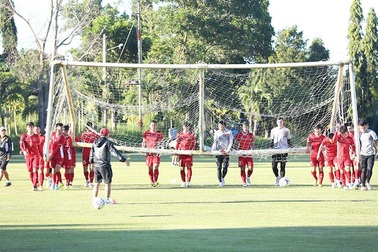 Trưởng đoàn Dương Vũ Lâm: “Tại sao tuyển Việt Nam không thể nghĩ đến 3 điểm ở sân khách?”