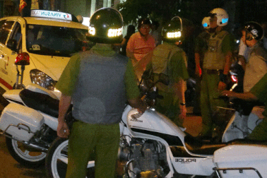 Tài xế taxi và hành khách bị chém dã man trên phố