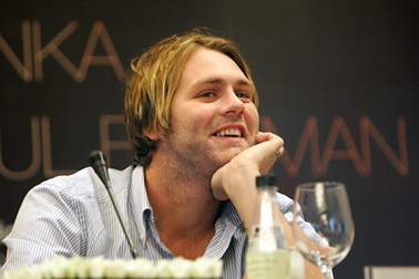 “Cậu ấm” của Westlife thích đùa