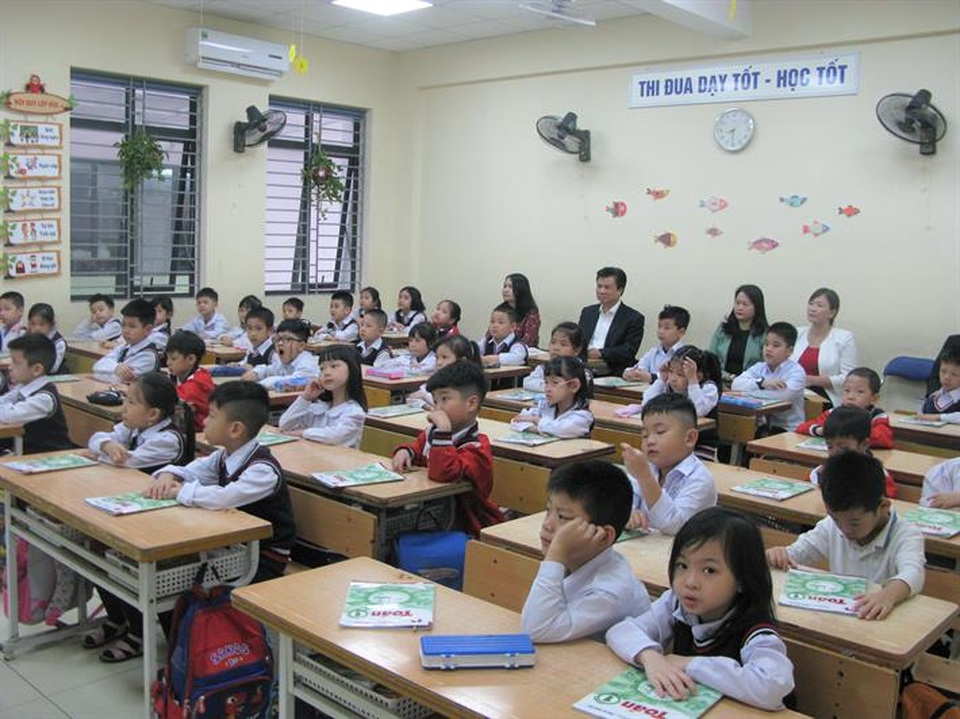 Cấm phê bình học sinh trước lớp: Giáo viên bị tước công cụ giáo dục? - 2 Cấm phê bình học sinh trước lớp: Giáo viên bị tước công cụ giáo dục? - 2