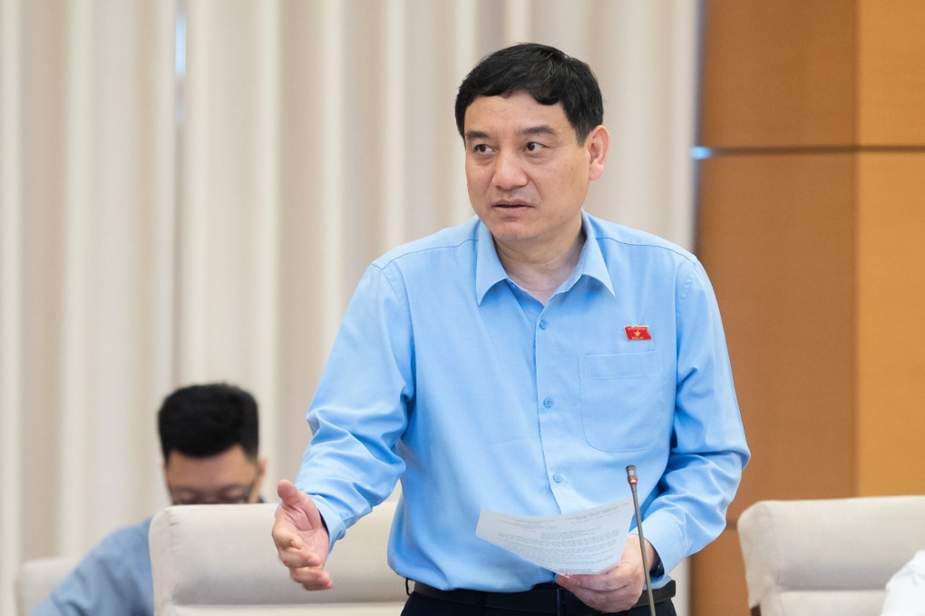 Lý giải chuyện giữa thủ đô phải xếp hàng thâu đêm xin cho con vào lớp 10 - 2 Lý giải chuyện giữa thủ đô phải xếp hàng thâu đêm xin cho con vào lớp 10 - 2