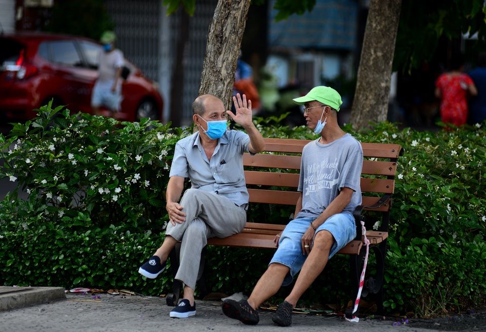 Người dân vui chơi.jpg Người dân vui chơi.jpg