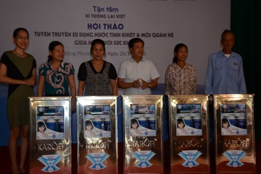 Báo Dân trí và Karofi tặng 30 máy lọc nước đến Lũng Vị