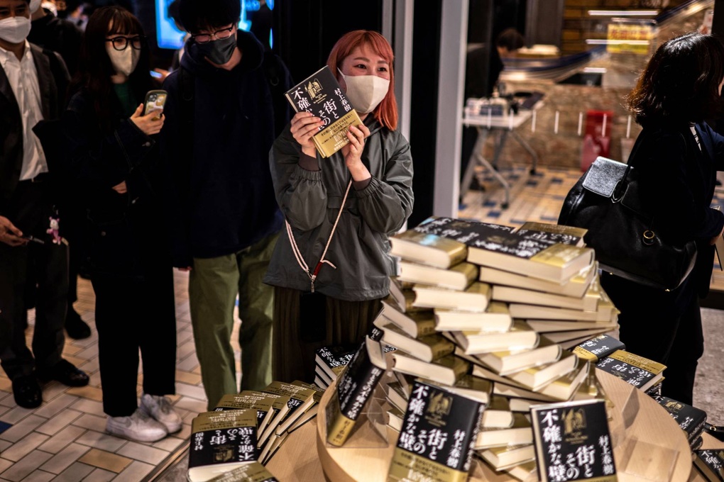 Sức hấp dẫn từ cuốn tiểu thuyết mới đang gây sốt của Haruki Murakami - 1 Sức hấp dẫn từ cuốn tiểu thuyết mới đang gây sốt của Haruki Murakami - 1