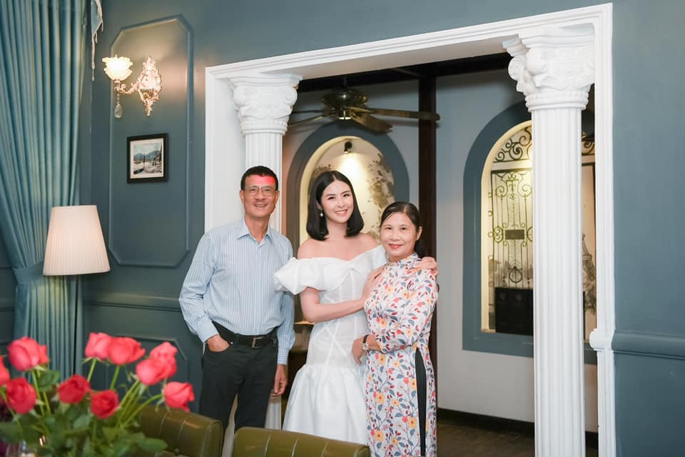 Hoa hậu Ngọc Hân tiết lộ “thích bạn trai từ lần gặp đầu tiên” - 2 Hoa hậu Ngọc Hân tiết lộ “thích bạn trai từ lần gặp đầu tiên” - 2