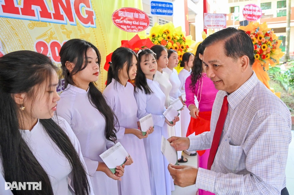 Những tấm thẻ Bảo hiểm y tế nối dài hành trình nhân ái của Dân trí - 4