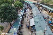 Chợ trái phép 10 năm không ai biết: Hà Nội lại yêu cầu xử lý dứt điểm