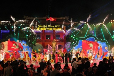 Việt Nam quê hương tôi, xin chào!