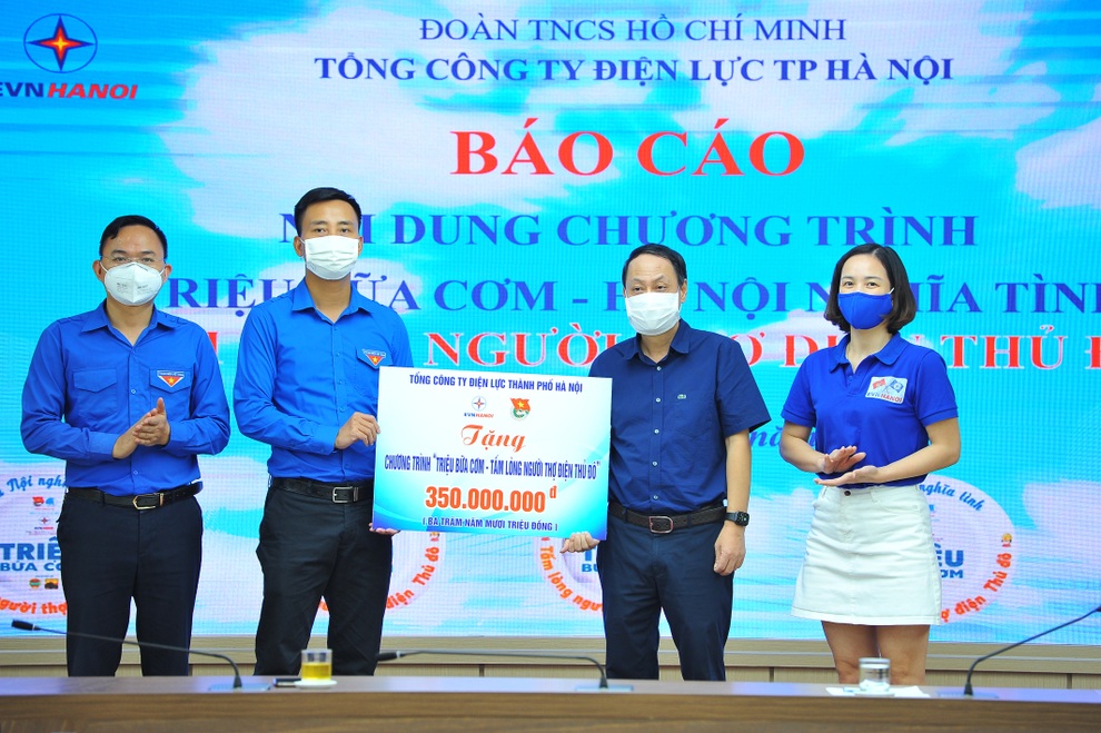 Hỗ trợ thêm 14.000 bữa cơm cho người dân Hà Nội khó khăn vì dịch bệnh - 1 Hỗ trợ thêm 14.000 bữa cơm cho người dân Hà Nội khó khăn vì dịch bệnh - 1