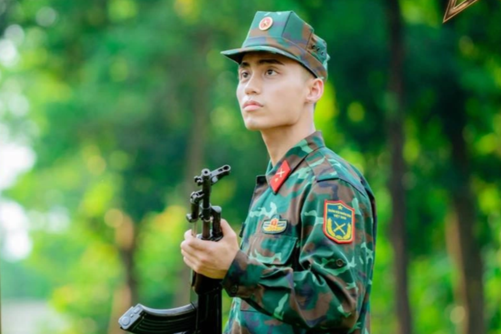 Mono dậy lúc 4h30 sáng, ăn ngủ không yên khi tham gia Sao nhập ngũ - 1 Mono dậy lúc 4h30 sáng, ăn ngủ không yên khi tham gia Sao nhập ngũ - 1