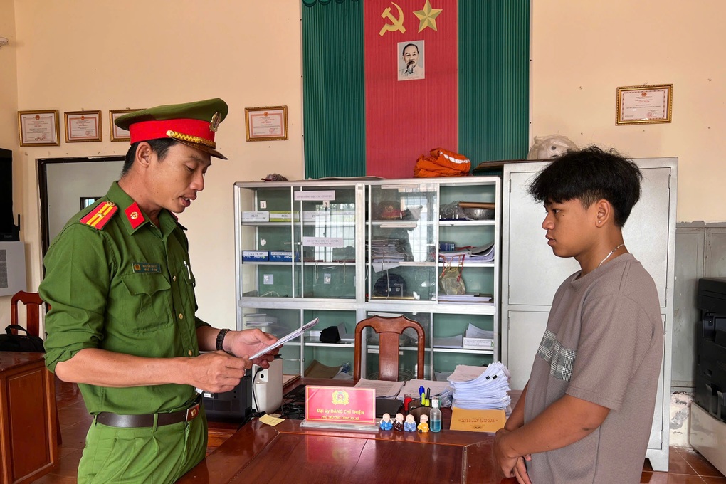 Mâu thuẫn cá nhân, nam thanh niên bị 6 người đánh hội đồng - 1