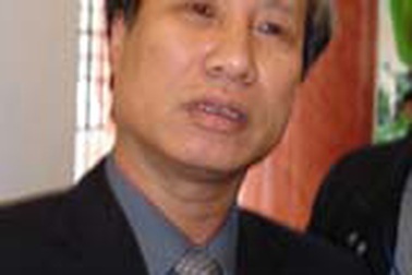 Cần có cơ chế khuyến khích công chức nộp lại quà biếu