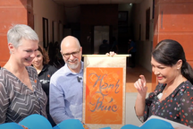 Đại sứ G4 ngồi xe lăn chơi bóng rổ cùng người khuyết tật, vẽ tranh Tết