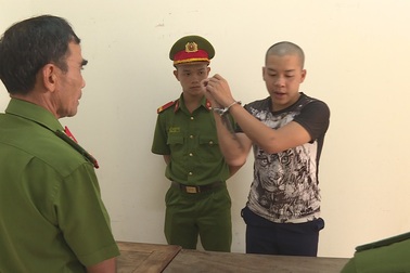 Mâu thuẫn trong cuộc nhậu, cháu chém cậu trọng thương