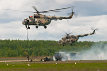 Binh sĩ và phương tiện quân sự Belarus áp sát biên giới Ukraine