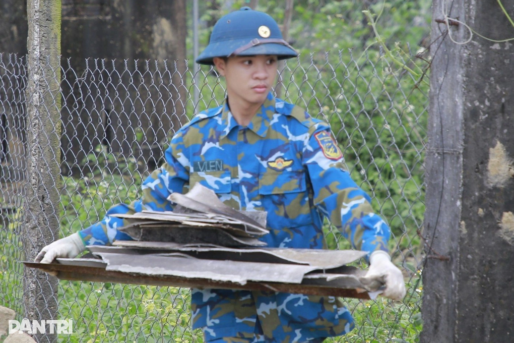 Su-doan-372-sua-chua-nha-cho-nguoi-dan_congbinh 5 Su-doan-372-sua-chua-nha-cho-nguoi-dan_congbinh 5