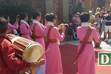 Xem múa Chăm ngày Tết Mậu Tuất ở Nha Trang