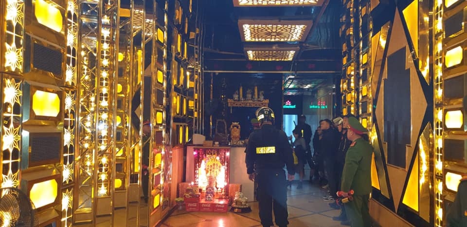 Hà Nội: Bị đình chỉ hoạt động, nhiều quán karaoke vẫn mở cửa đón khách - 1 Hà Nội: Bị đình chỉ hoạt động, nhiều quán karaoke vẫn mở cửa đón khách - 1