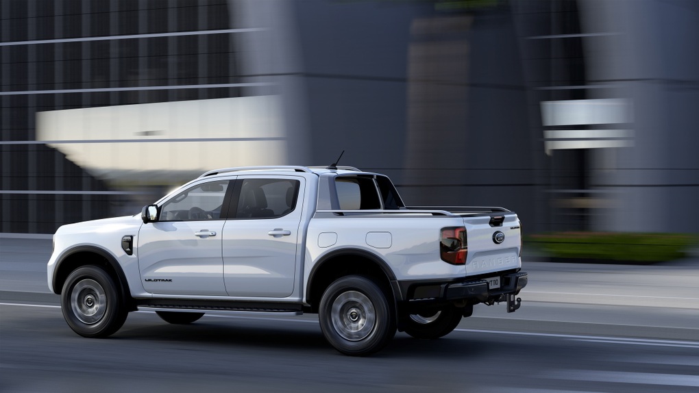 Ford Ranger phiên bản xăng lai điện chạy được hơn 45km thuần điện - 10 Ford Ranger phiên bản xăng lai điện chạy được hơn 45km thuần điện - 10