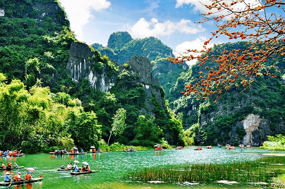 Vẻ đẹp lung linh huyền ảo nổi bật của di sản thế giới Tràng An - 9 Vẻ đẹp lung linh huyền ảo nổi bật của di sản thế giới Tràng An - 9