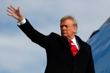 Ông Trump từ chối được ưu tiên tiêm vắc xin Covid-19