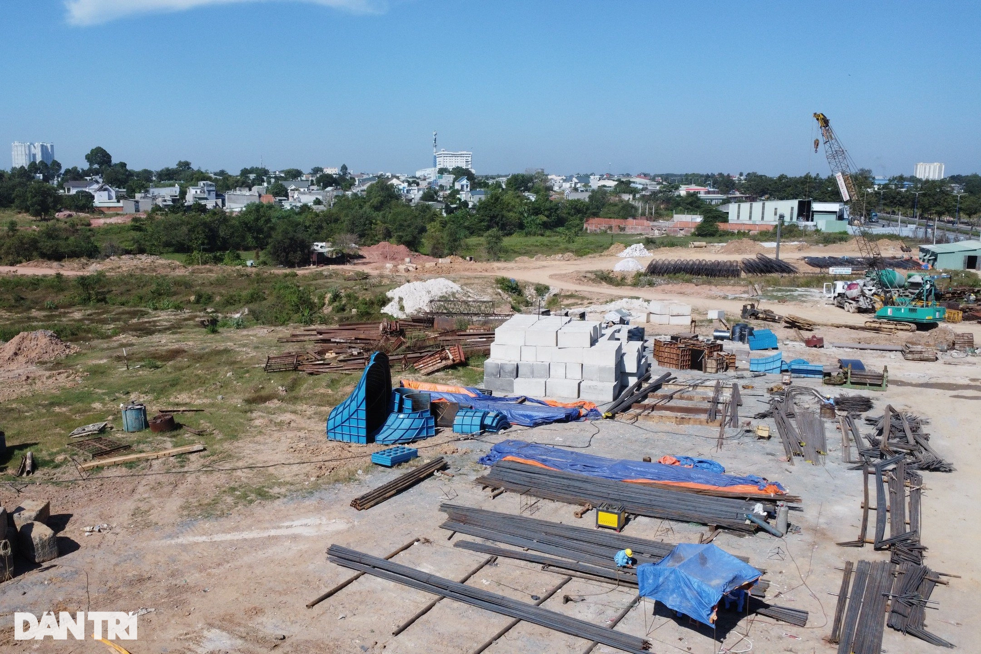 Công nhân Bình Dương ngày đêm tất bật trên dự án đường Vành đai 3 TPHCM - 10 Công nhân Bình Dương ngày đêm tất bật trên dự án đường Vành đai 3 TPHCM - 10
