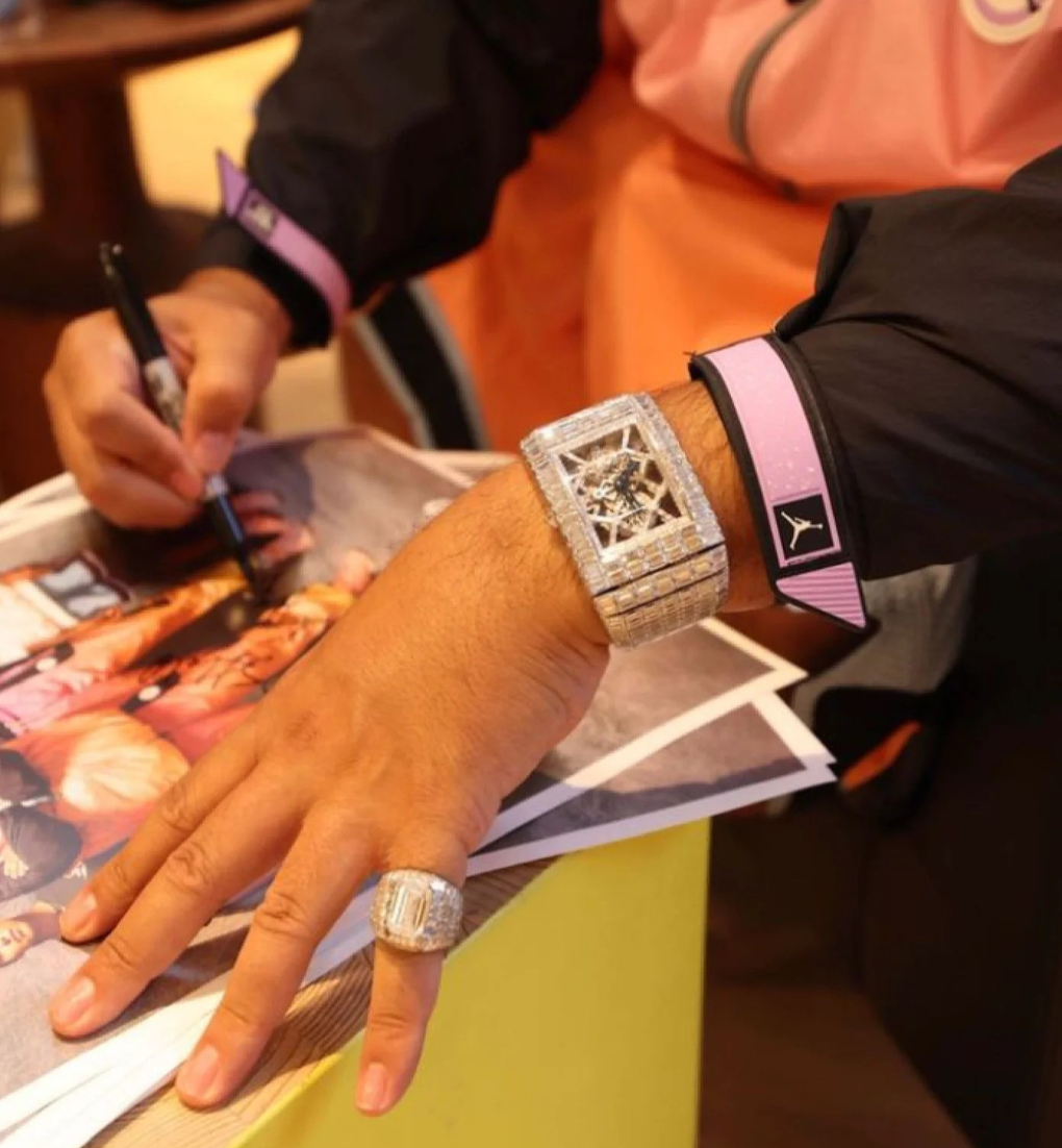 DJ Khaled sở hữu nhiều đồng hồ nạm kim cương, chiếc đắt nhất hơn 70 tỷ đồng - 1