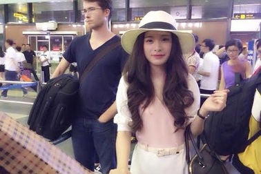 NTK Trang Cherry nổi bật ở sân bay trước giờ lên đường lưu diễn tại Ý