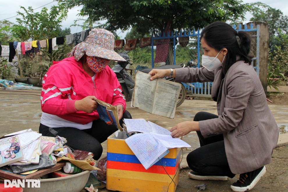 Lũ dữ cuồn cuộn cuốn trôi sách vở, học sinh đi tay không đến trường - 5 Lũ dữ cuồn cuộn cuốn trôi sách vở, học sinh đi tay không đến trường - 5