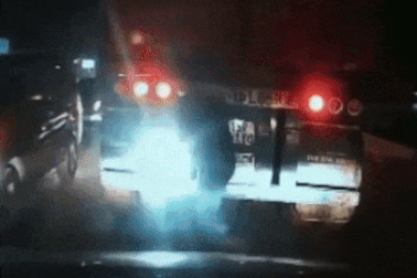 Xe container độ đèn gây chói mắt và pha xử lý bất ngờ của tài xế đi sau